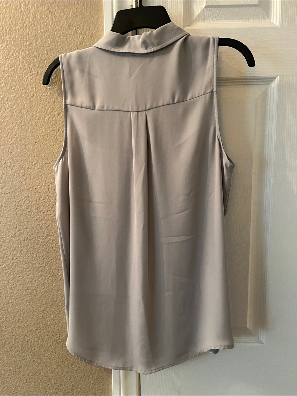 Apt. 9 Sleeveless Button-Front Shell Top in Light Gray - Picture 3 of 4